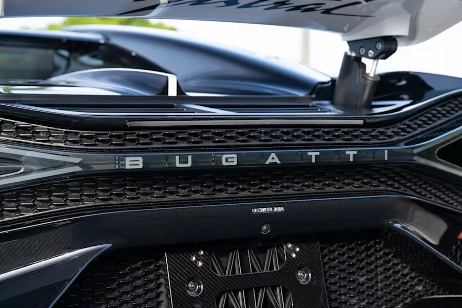 2025 Bugatti Chiron - Image 19 of 31