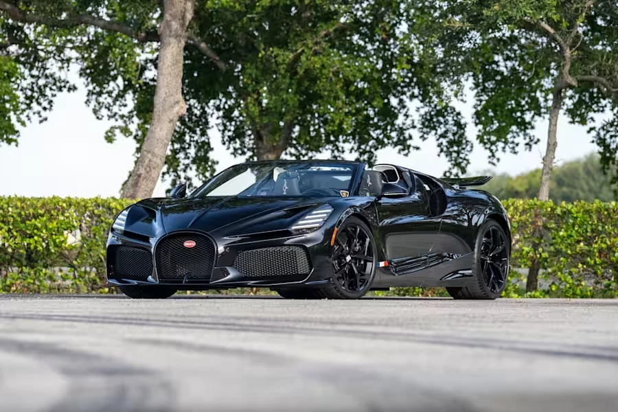 2025 Bugatti Chiron - Image 24 of 31
