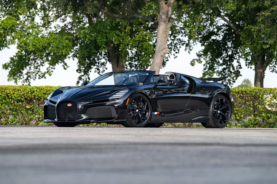 2025 Bugatti Chiron - Image 10 of 31