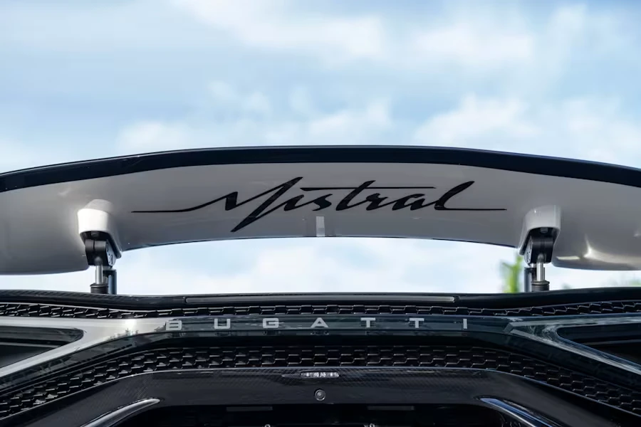 2025 Bugatti Chiron - Image 9 of 31