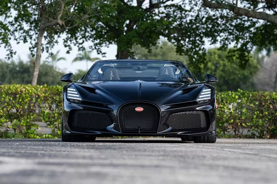 2025 Bugatti Chiron - Image 4 of 31