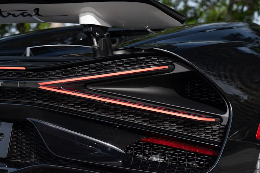2025 Bugatti Chiron - Image 23 of 31