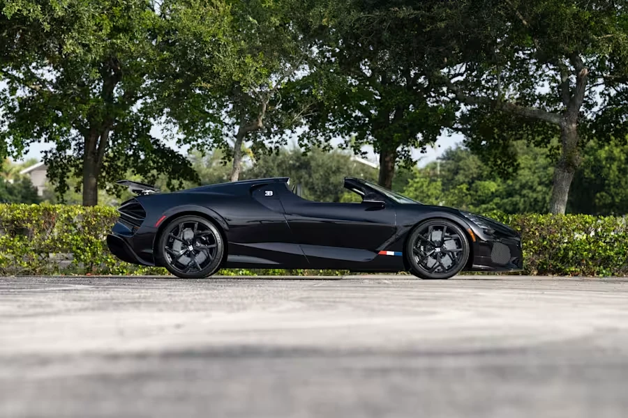 2025 Bugatti Chiron - Image 2 of 31