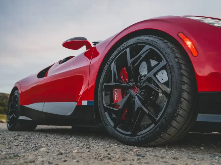 2025 Bugatti Chiron - Image 21 of 31