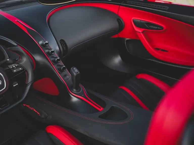 2025 Bugatti Chiron - Image 29 of 31