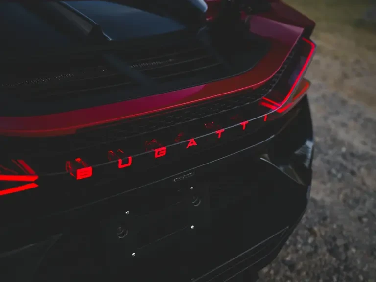 2025 Bugatti Chiron - Image 24 of 31