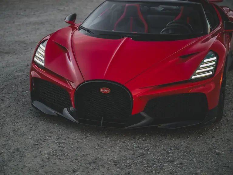 2025 Bugatti Chiron - Image 14 of 31