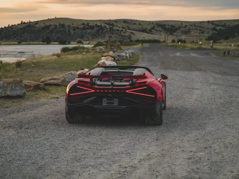 2025 Bugatti Chiron - Image 9 of 31