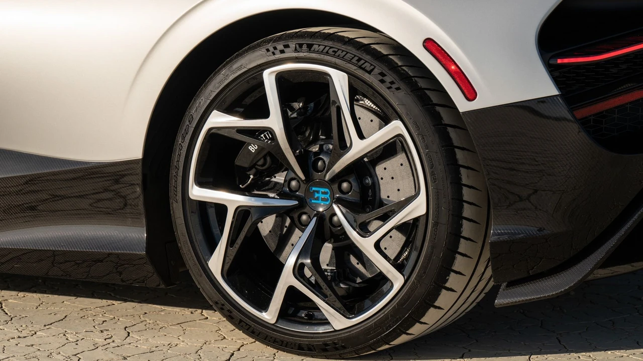 2025 Bugatti Bolide - Image 24 of 31