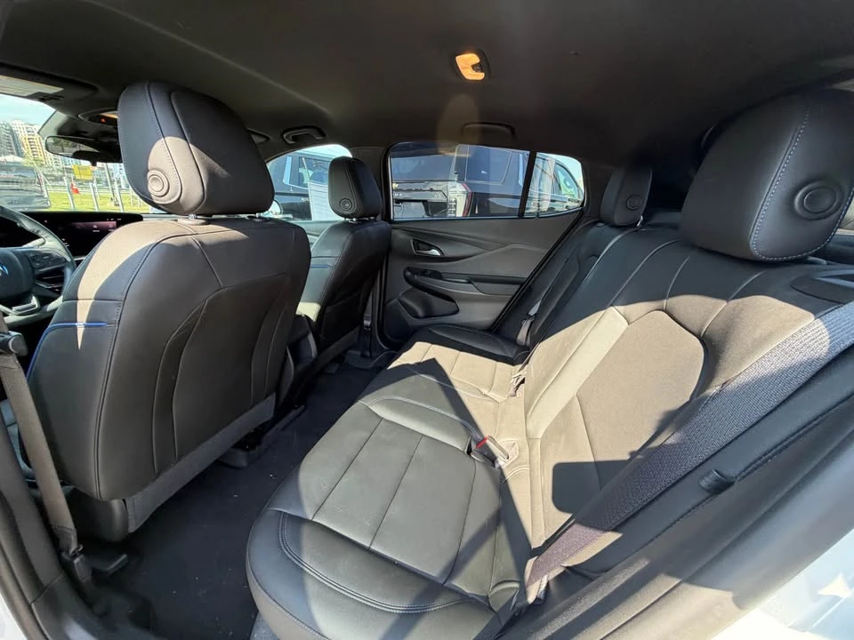 2025 Buick Envision - Image 8 of 10