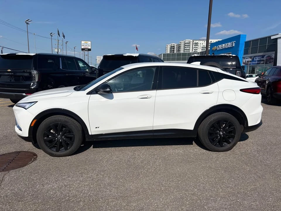 2025 Buick Envision - Image 3 of 10
