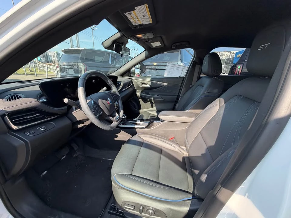 2025 Buick Envision - Image 7 of 10
