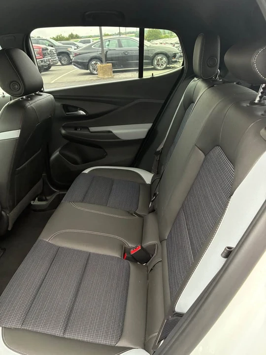 2025 Buick Envision - Image 9 of 12