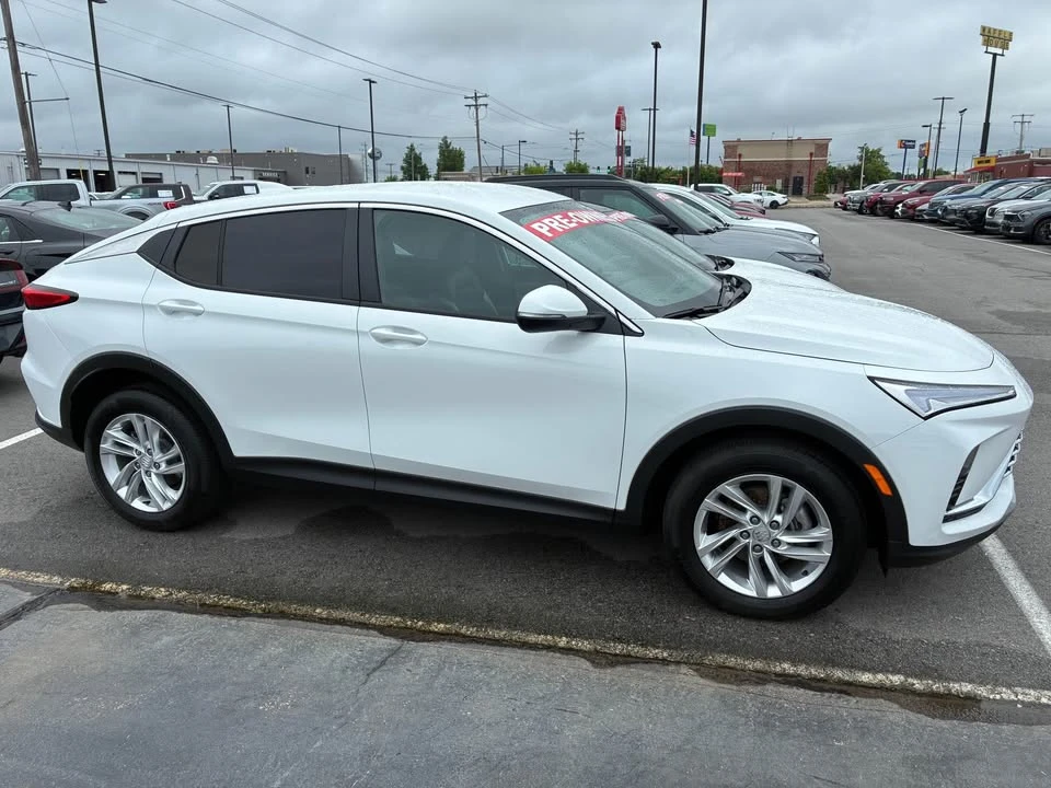 2025 Buick Envision - Image 4 of 12