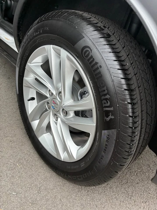 2025 Buick Envision - Image 10 of 12
