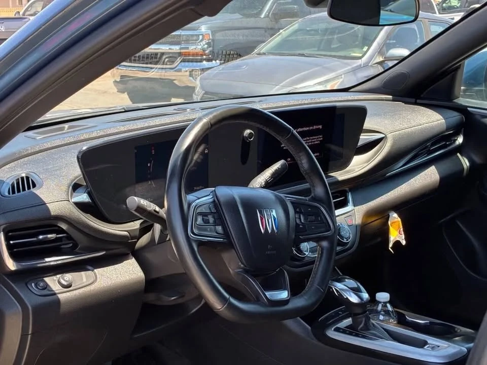 2025 Buick Envision - Image 18 of 20