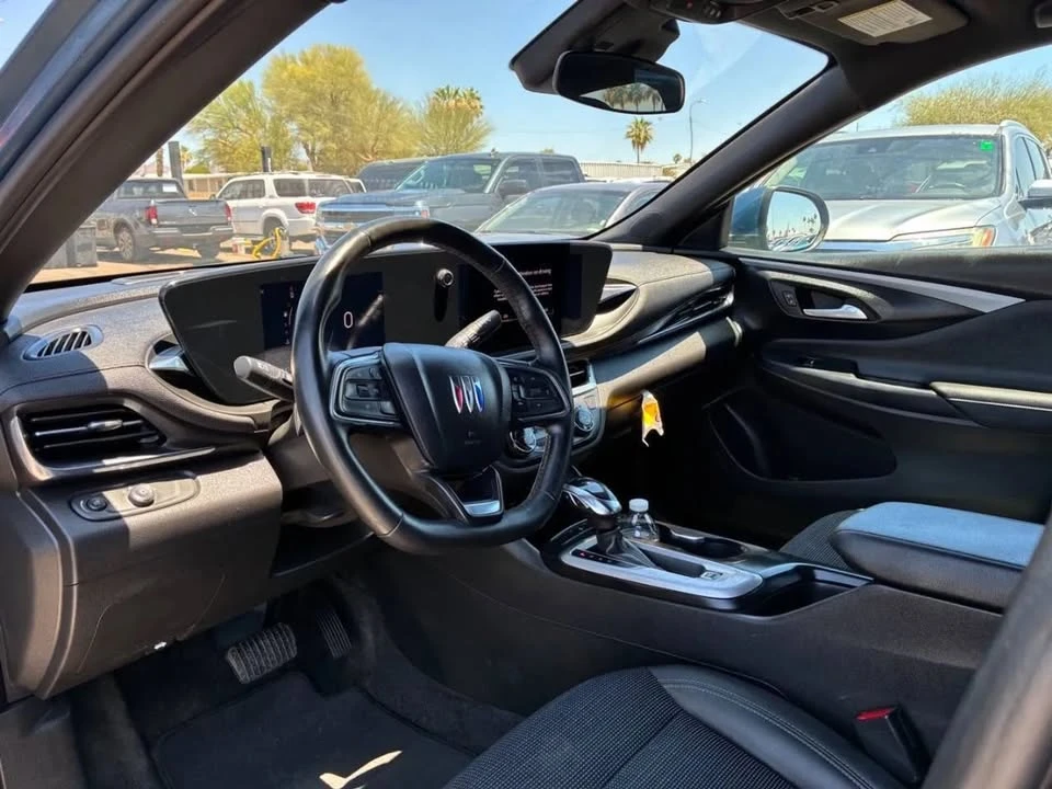 2025 Buick Envision - Image 17 of 20