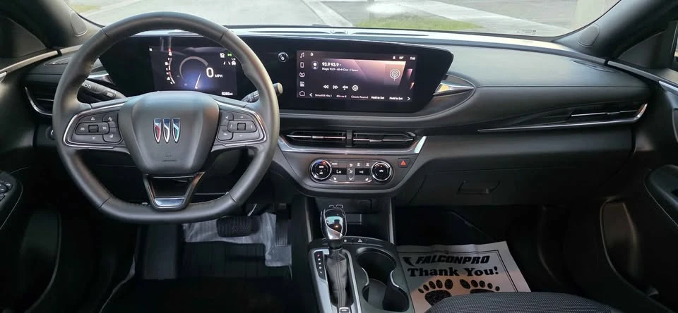 2025 Buick Envision - Image 13 of 17