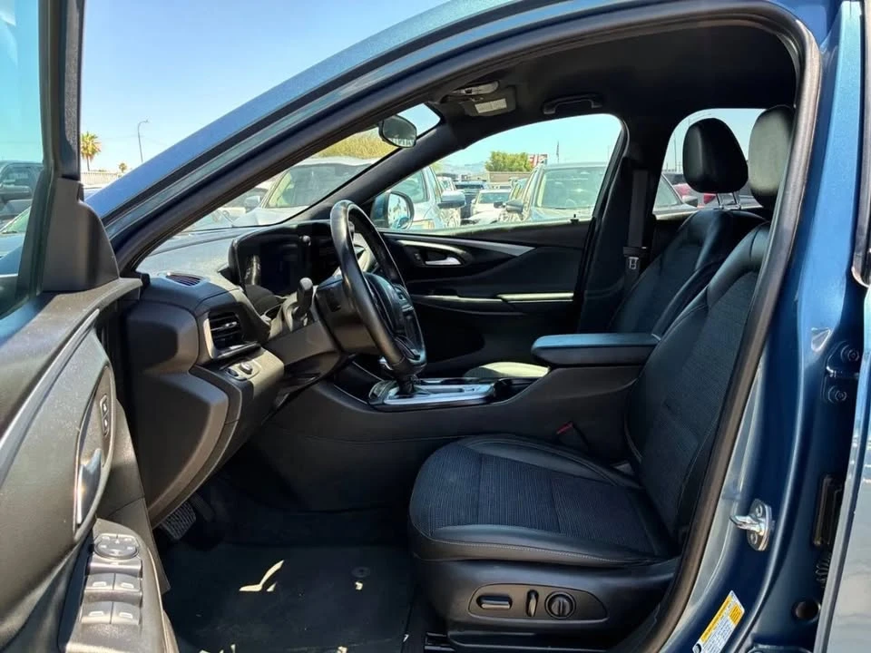 2025 Buick Envision - Image 16 of 20