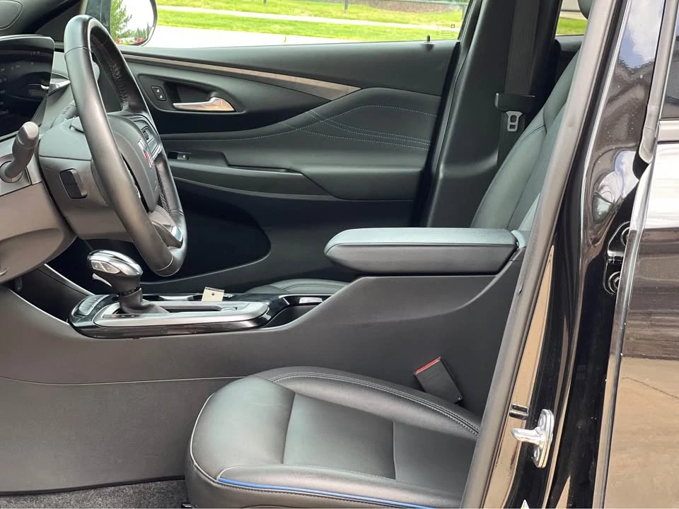 2025 Buick Envision - Image 4 of 10