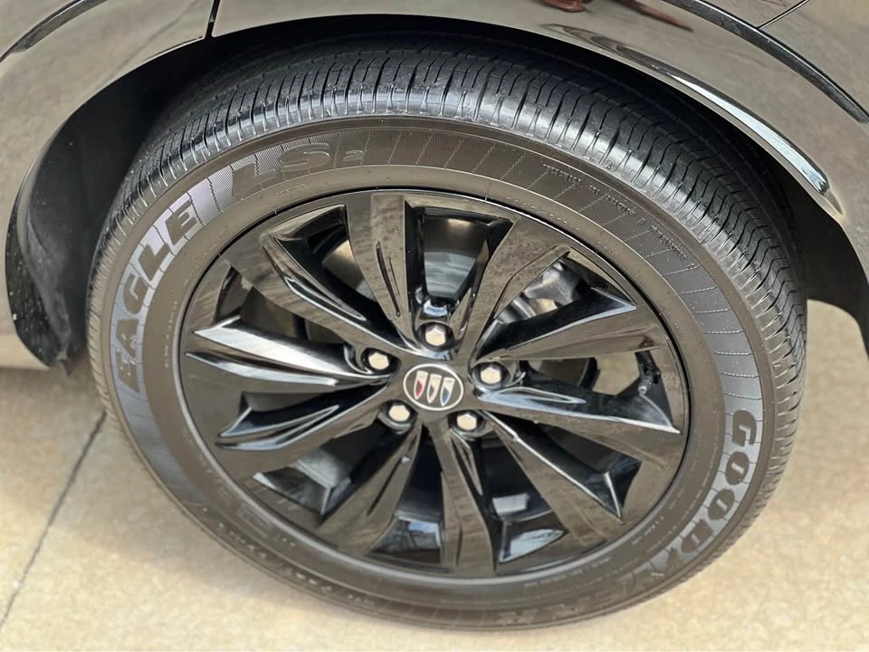 2025 Buick Envision - Image 9 of 10