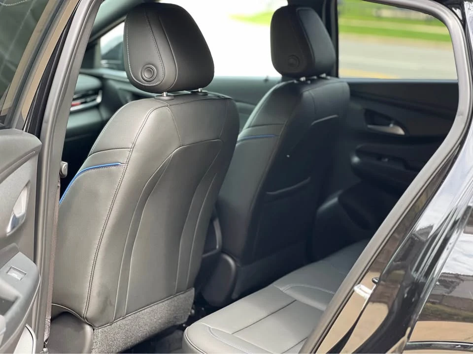 2025 Buick Envision - Image 5 of 10
