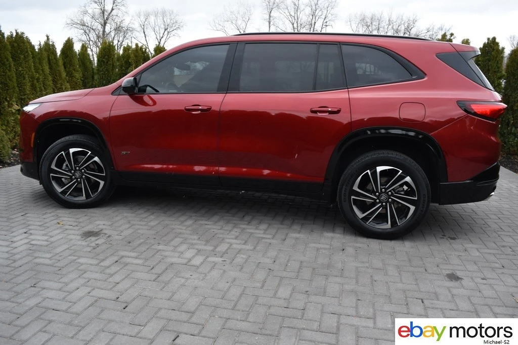 2025 Buick Enclave - Image 8 of 21