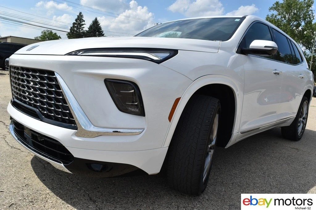 2025 Buick Enclave - Image 9 of 21
