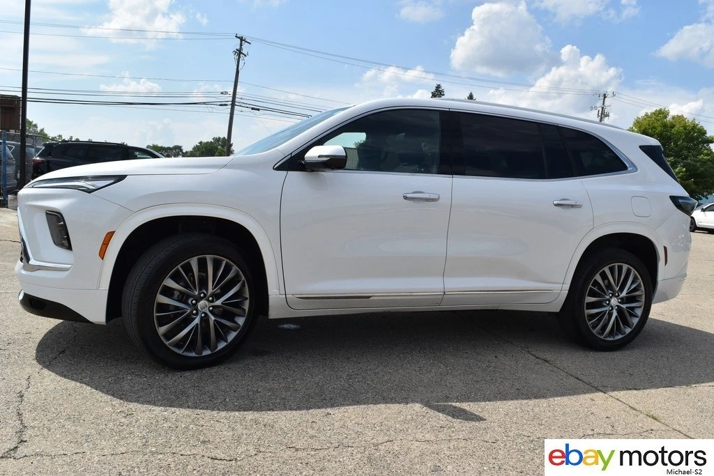 2025 Buick Enclave - Image 8 of 21