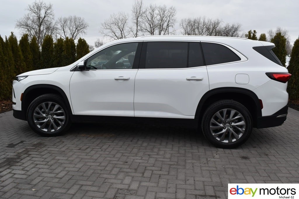 2025 Buick Enclave - Image 8 of 21