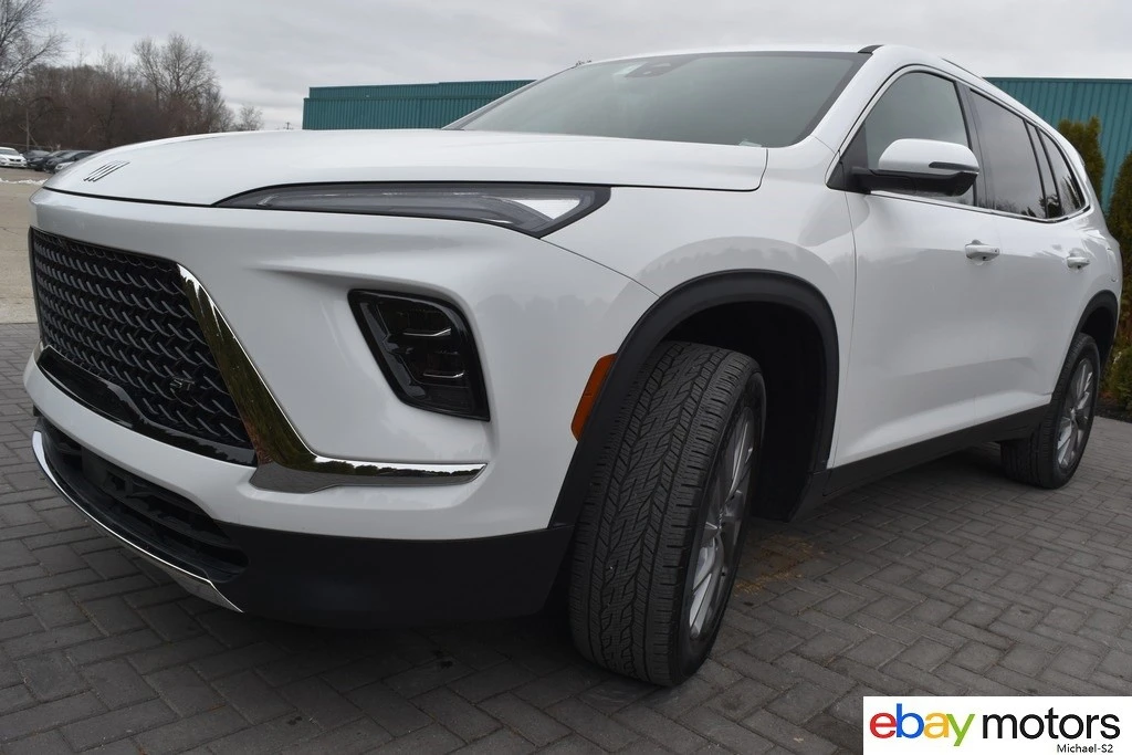2025 Buick Enclave - Image 9 of 21