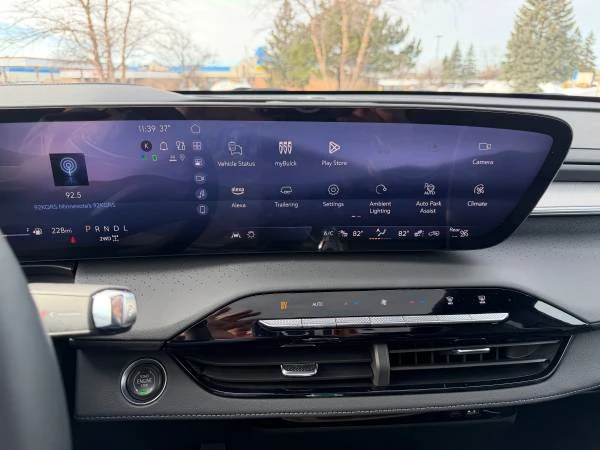 2025 Buick Enclave - Image 16 of 20