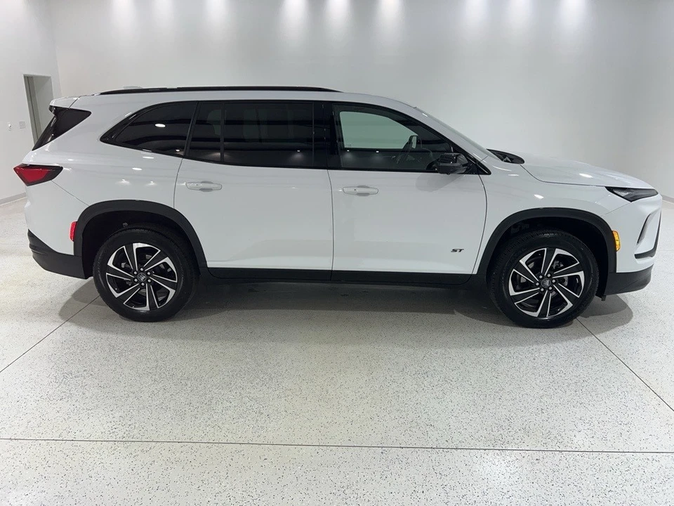 2025 Buick Enclave - Image 6 of 12