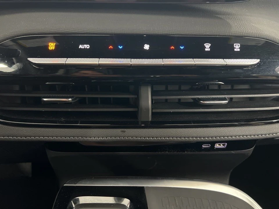 2025 Buick Enclave - Image 16 of 21