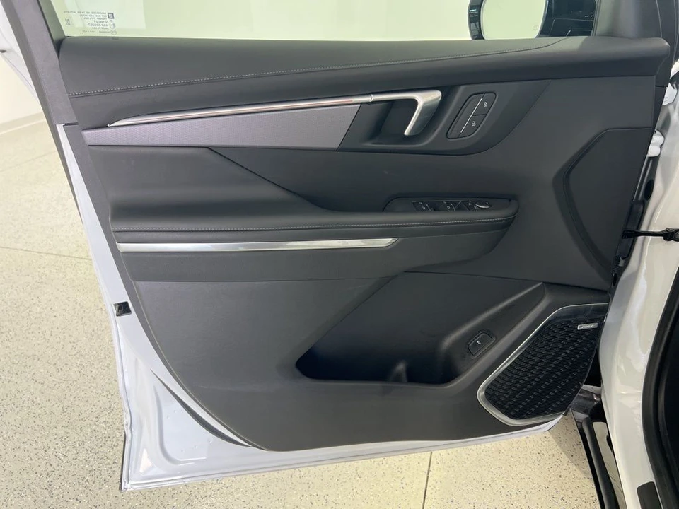2025 Buick Enclave - Image 19 of 21