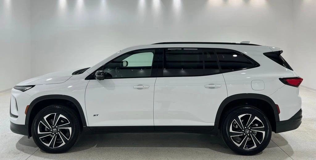 2025 Buick Enclave - Image 2 of 21