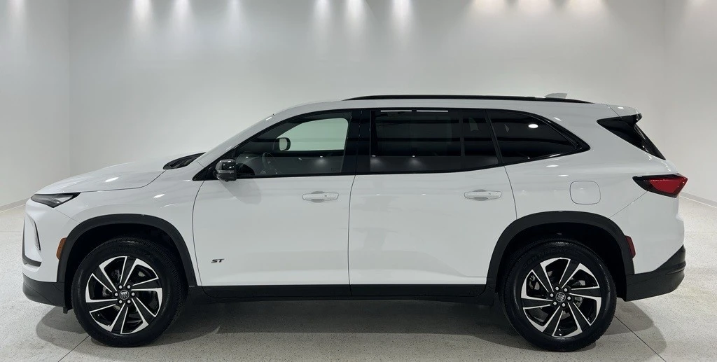 2025 Buick Enclave - Image 2 of 12