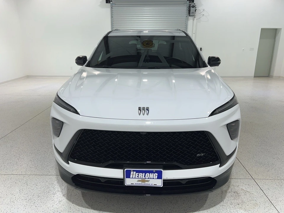 2025 Buick Enclave - Image 8 of 12