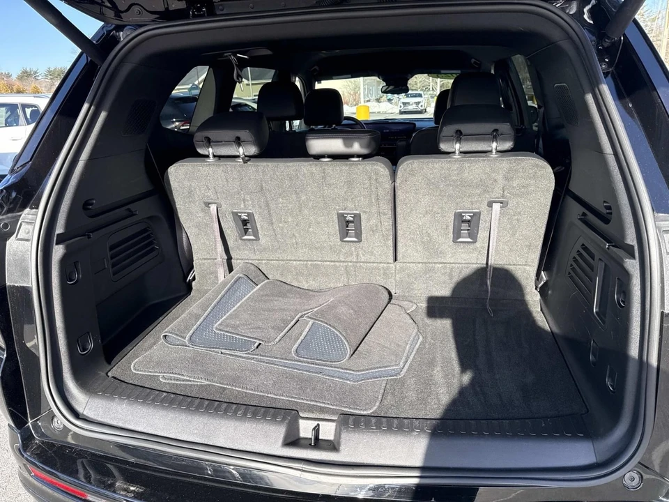 2025 Buick Enclave - Image 8 of 21