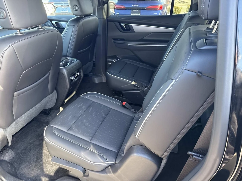 2025 Buick Enclave - Image 19 of 21