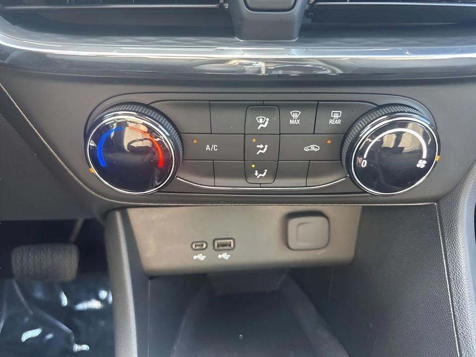 2025 Buick Encore GX - Image 15 of 21