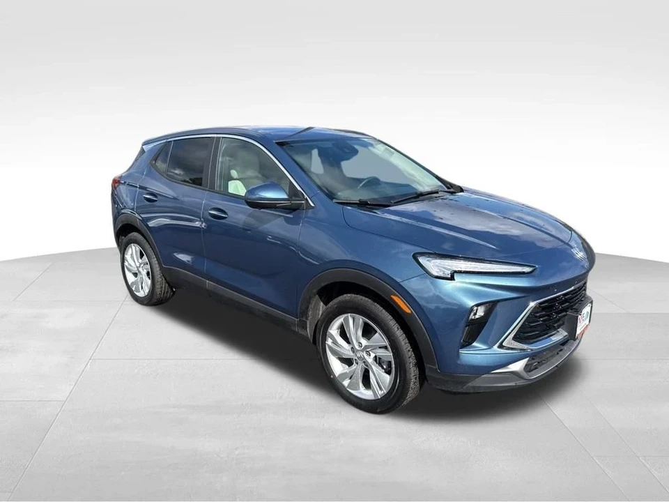 2025 Buick Encore GX - Image 8 of 12