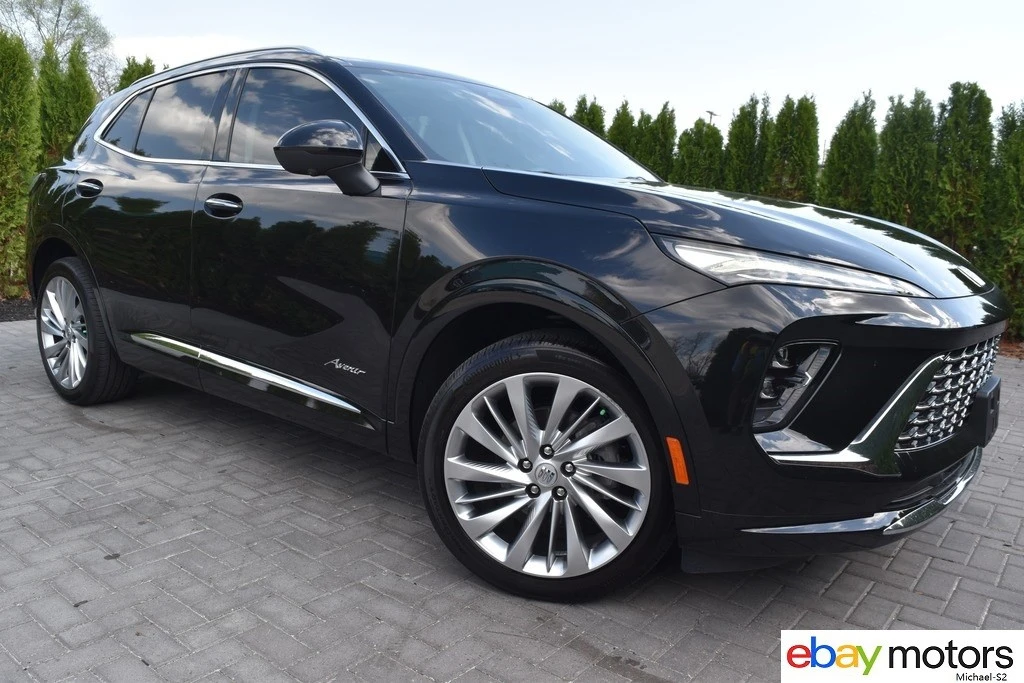 2025 Buick Envision - Image 3 of 24