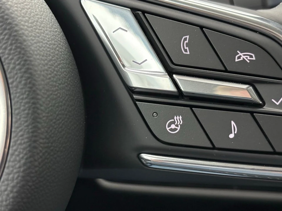 2025 Buick Envision - Image 8 of 12