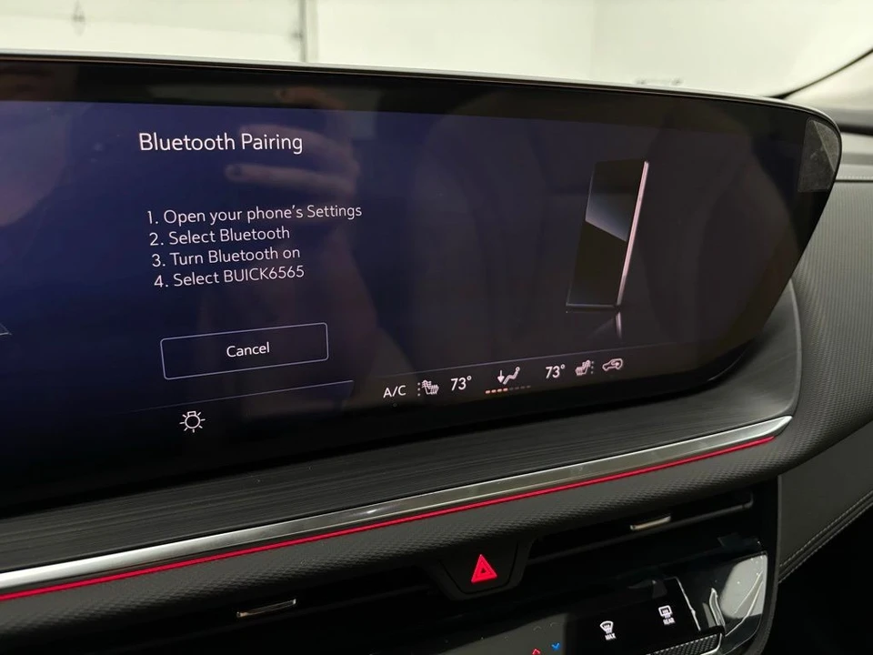 2025 Buick Envision - Image 3 of 12