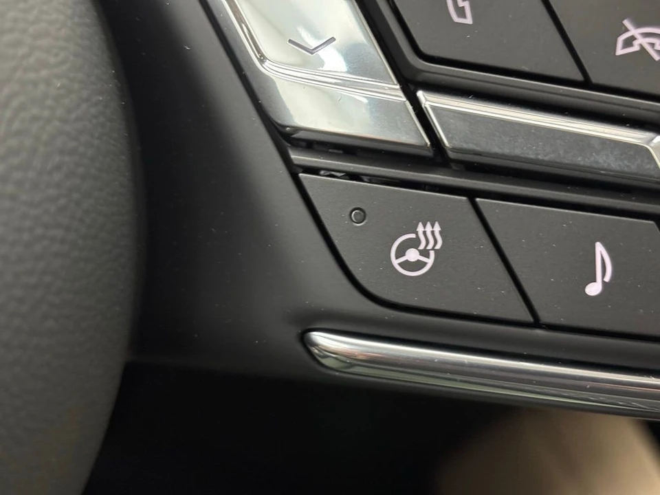 2025 Buick Envision - Image 9 of 12