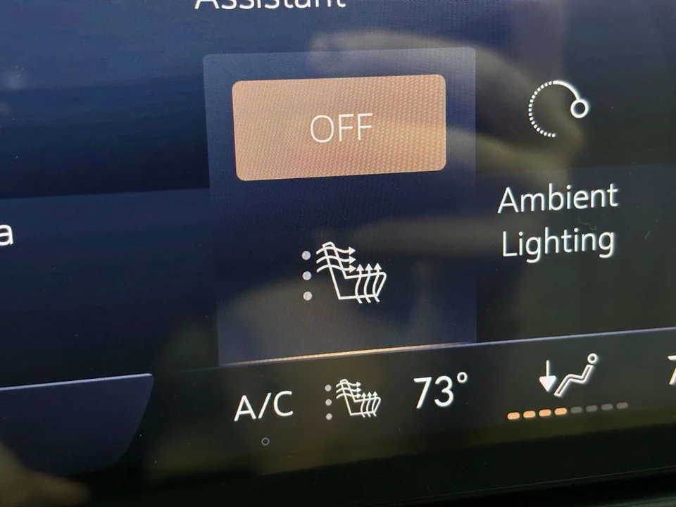 2025 Buick Envision - Image 8 of 12