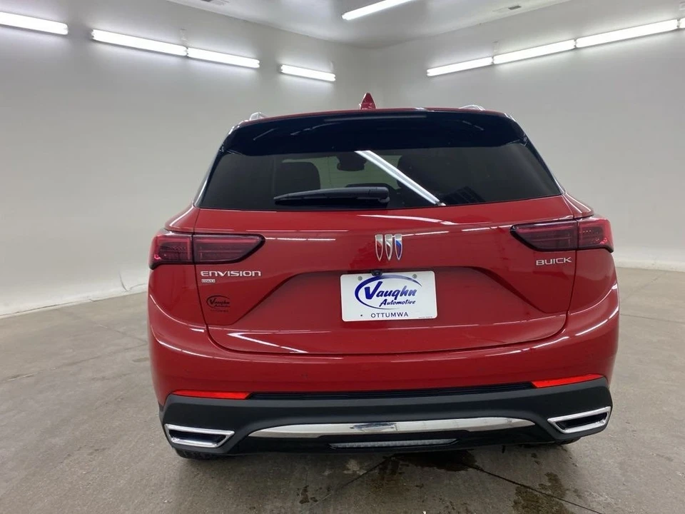 2025 Buick Envision - Image 9 of 12