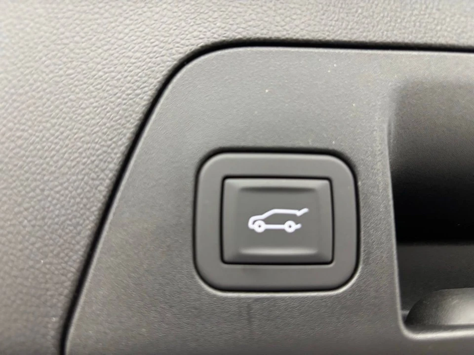 2025 Buick Envision - Image 16 of 21