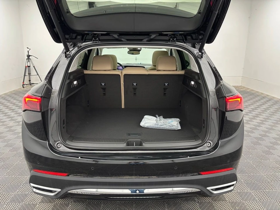 2025 Buick Envision - Image 15 of 21